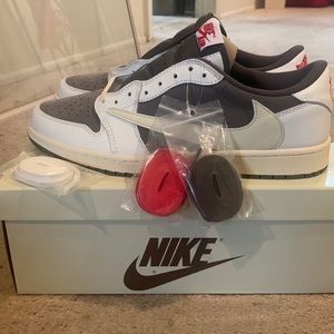 Jordan 1 low Travis Scott reverse mocha